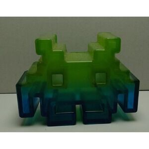 Space Invaders Alien Resin Figurine – Green/Blue Gradient Retro Arcade Art